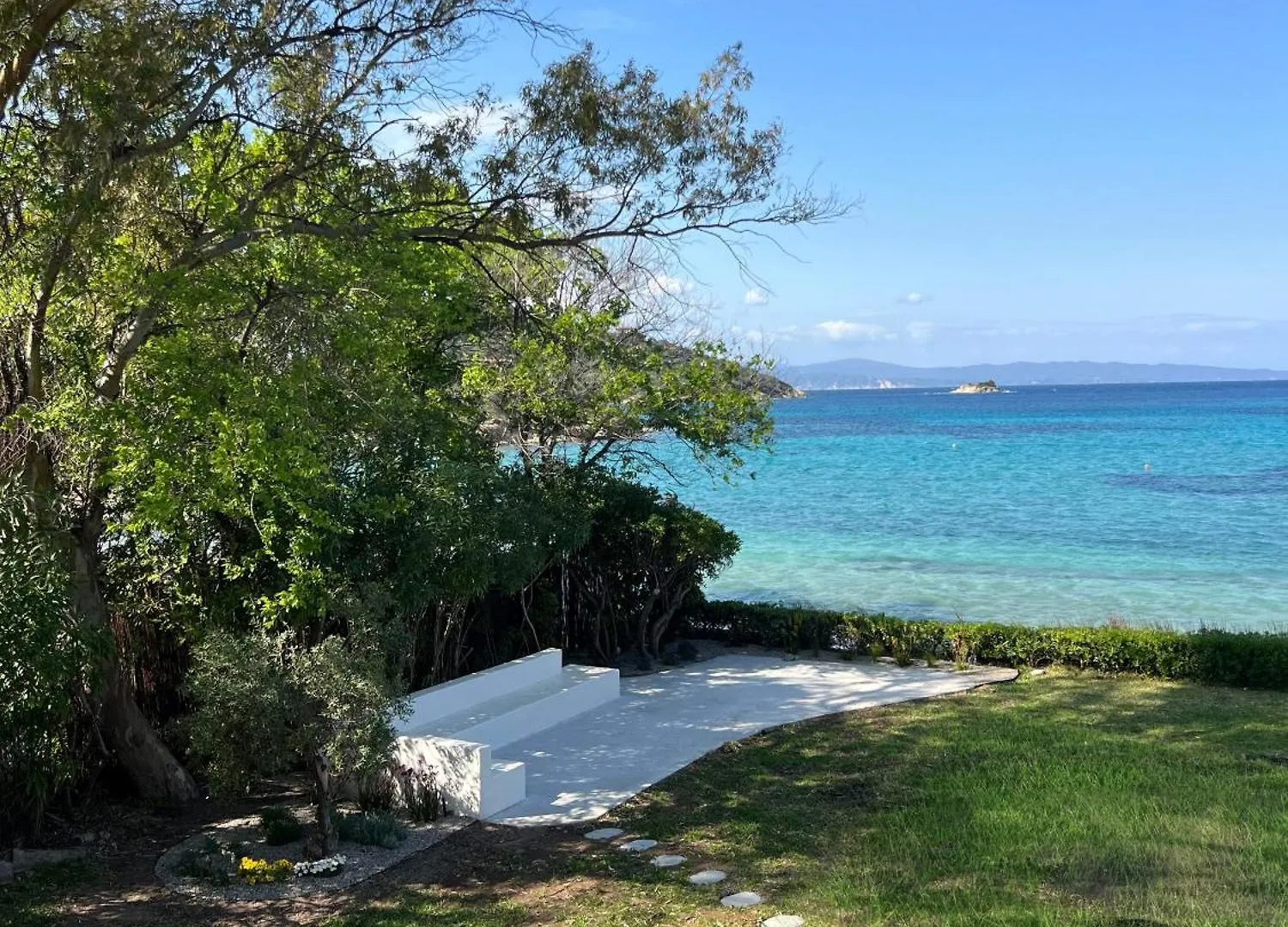 Azure Bianca Beach Villa Diaporos